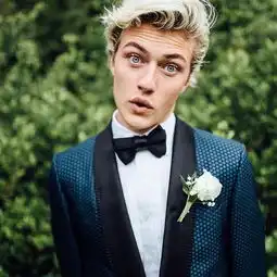 18岁的最帅男模luckyblue成晒娃狂魔
