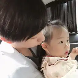 伊能静晒娃叹幸福,力破闺女斗鸡眼传闻,坦言全职妈妈不是黄脸婆
