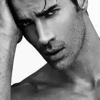 沧桑的老男人微信头像
