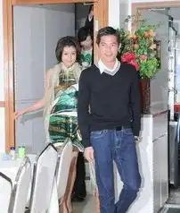 熊黛林苟芸慧朱茵舒淇藤原纪香郭富城后宫大揭秘
