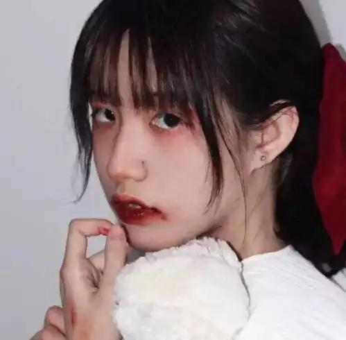 女生头像穿过西风与山河,安知甜与乐
