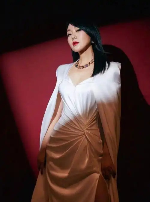 有气质的女人,从不怕穿白色
