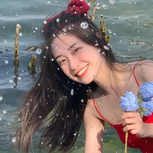 臭宝该换一组头像壁纸啦
