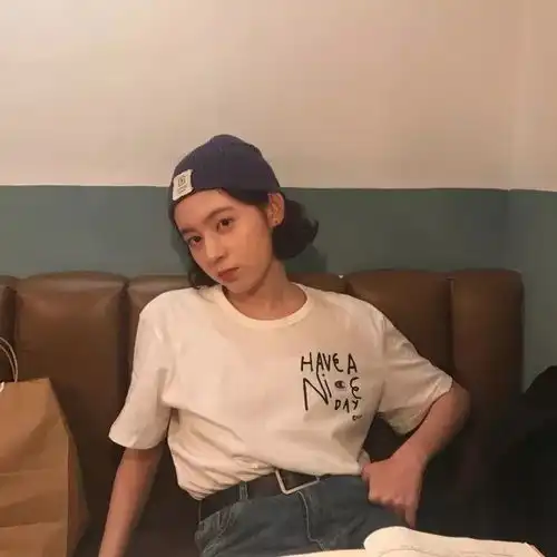 头像朋友圈里冷如鬼,微博上面骚断腿
