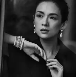 妥妥的国际范章子怡曝黑白写真风情万种
