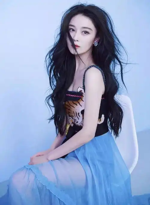 千娇百媚张馨予
