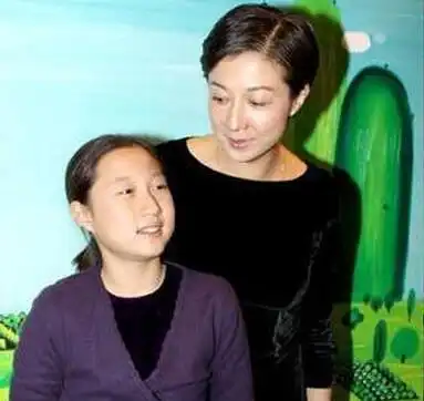 她是和林青霞齐名的美人,为爱隐婚二十年,还劝巨星丈夫善待小三
