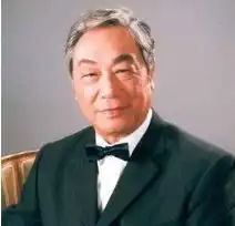 50岁演黄药师走红,81岁被谢贤掌掴,三任太太一个比一个美
