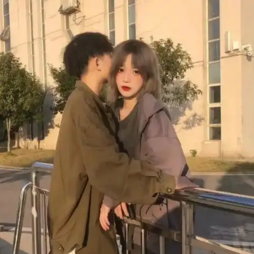 情侣头像万物皆甜而你胜过万物
