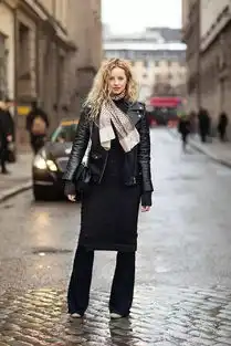 据说喜欢穿黑色的人,都比较时髦有内涵
