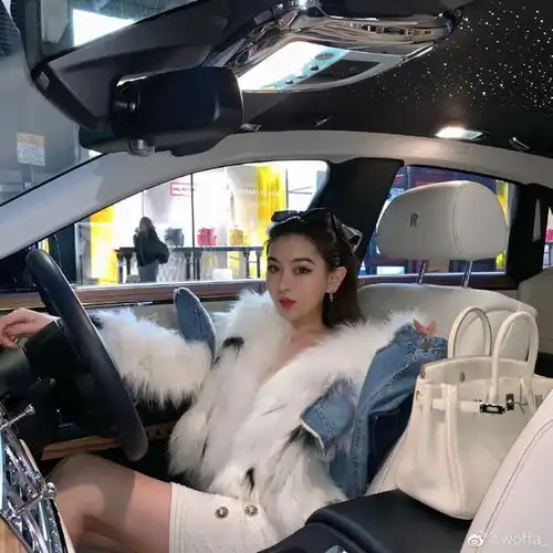 网红自曝被男明星约出去玩,王一博吴亦凡躺枪,王嘉尔也没放过
