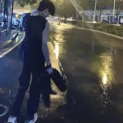 2023阳光男生帅气头像
