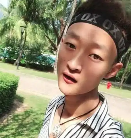 二驴评选快手最穷4网红高迪欠500万,第一被坑2000万
