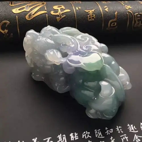 翡翠貔貅是招财神器,但是你得请对了才行
