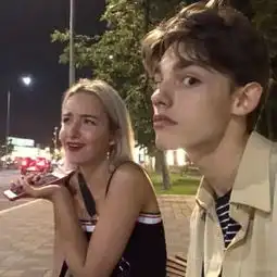 情侣头像我对你的感情就是单纯的爱,不管阴晴圆缺,总是不变
