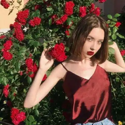 微信女生头像欧式,没有倾国倾城的容貌但是也漂亮
