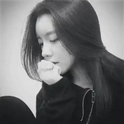 qq黑白女生头像霸气,活在别人的掌声中女生
