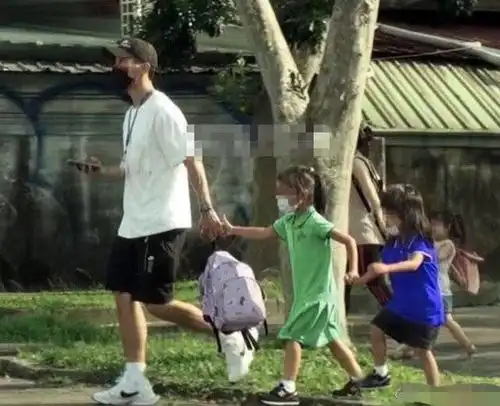 贾静雯女儿被曝上贵族幼儿园,每年学费72万,和林心如女儿是校友
