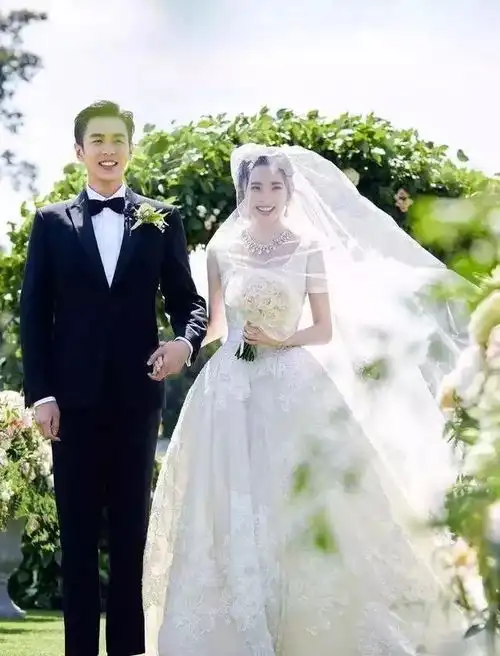 张若昀唐艺昕大婚,张若昀老爸未能到场祝福,这对夫妻能够接受么

