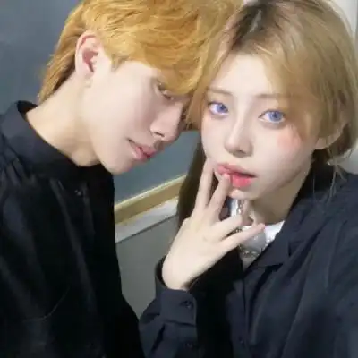 2023男帅女美的精致情侣头像
