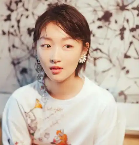 双影后马思纯与周冬雨各人有各命,走着走着就散了
