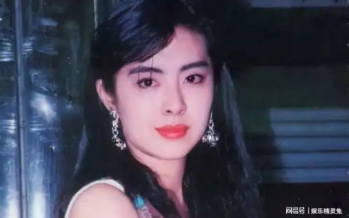 57岁王祖贤近照曝光,隐居温哥华遛狗逛超市,本人又瘦又美
