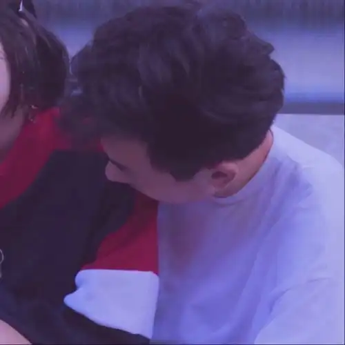 情侣头像不想离开我和离不开我意思不一样
