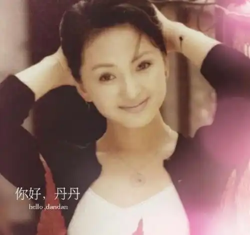 50岁朱宏嘉痴迷爱情20年的沉默为昔日恋人扫墓
