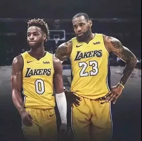 詹姆斯14岁儿子肌肉爆炸,丰满小女友竟然28网友口味有点重
