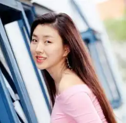 他靠一首歌吃一辈子,交往小20岁女友,今50岁沦落成这样
