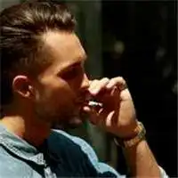 沧桑头像男生大叔成熟霸气有点胡渣才有男人味道
