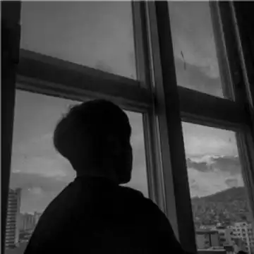 qq头像男生伤感侧颜男生头像伤感落寞
