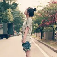 求qq头像女生带字,伤感,唯美的
