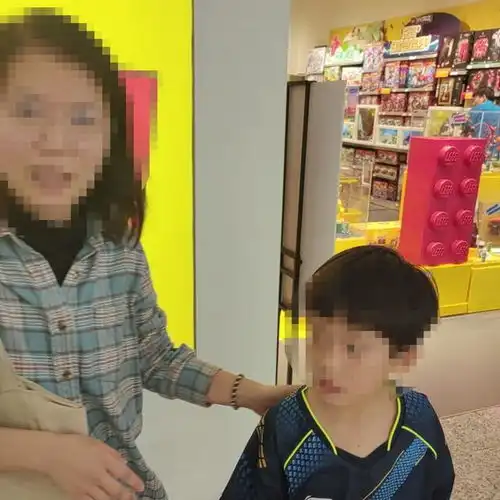 逛公园商场看好孩子海淀民警快速帮助多名走失儿童找到亲人
