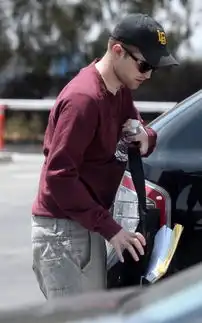 大叔变少年,大妈变少女海报网最新欧美明星街拍5月14日5月17日
