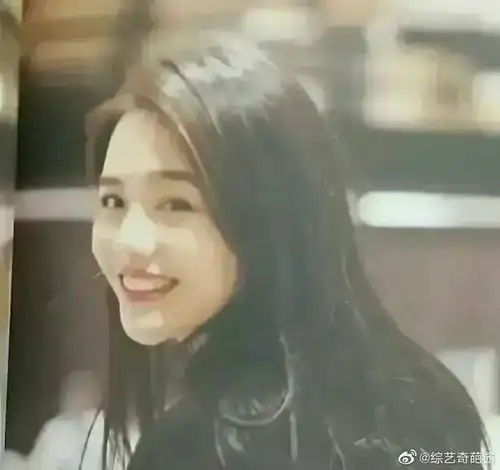 少女时期的马思纯是纯欲天花板饶雪漫的眼光好毒,她就是黎吧啦
