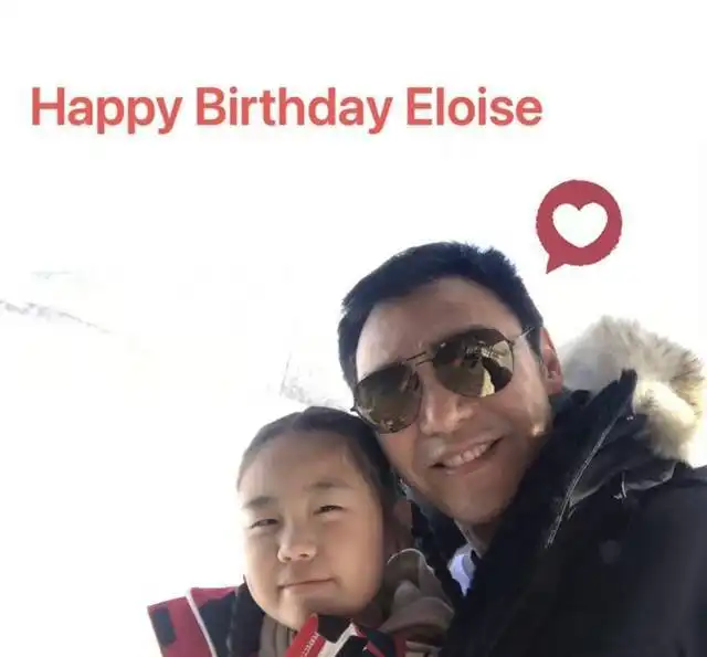 68岁钟镇涛为12岁小女儿庆生,曝光家中朴素内景,富婆娇妻未出镜
