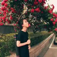 女生头像不带字玫瑰花带玫瑰花的女生头像
