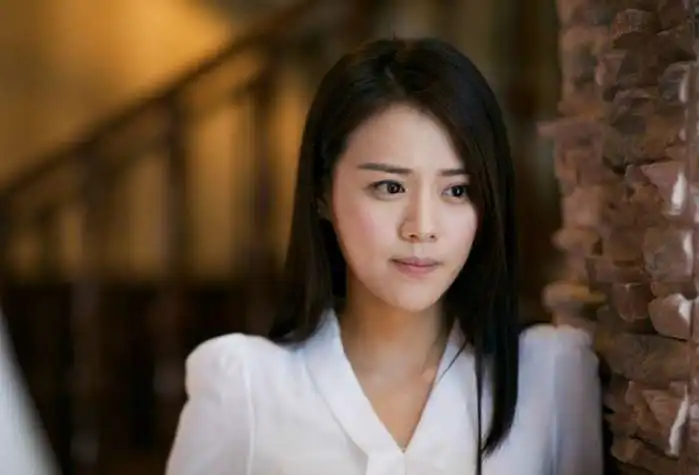 马思纯青涩旧照走红,校园女神的既视感网友神似苍井空
