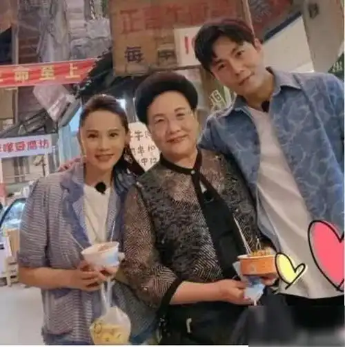 尹能静两任婆婆一个宠爱有加,一个百般挑剔
