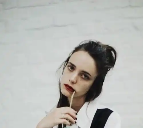 十二星座女最容易被谁宠坏天蝎女是金牛男,双鱼女是狮子男
