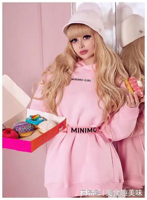 俄罗斯芭比拥有天使脸蛋,a4细腰,为何34岁却没有男朋友
