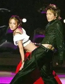曾经迷恋李孝利性感的外表,现在羡慕她自由不羁的灵魂
