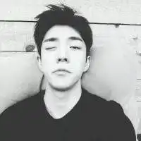 最新帅气中分男生头像微信头像图片大全
