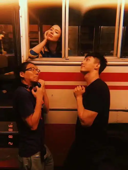 黄景瑜马思纯最新青春爱情电影荞麦疯长
