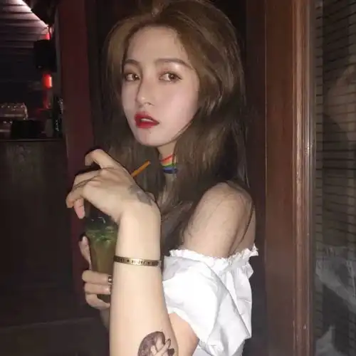 女头像丨我陪你走到最后,能不能不要回头
