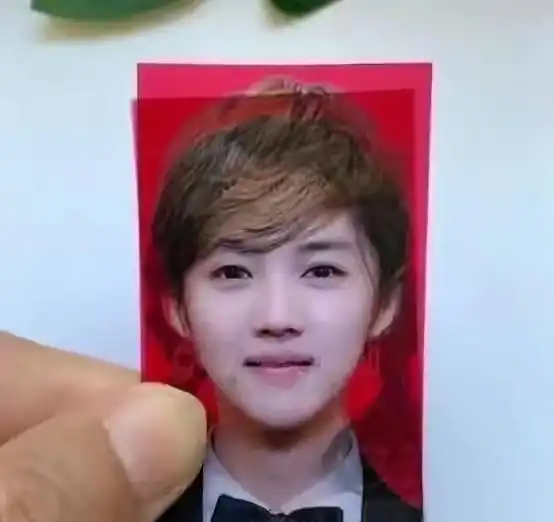 关晓彤鹿晗的孩子像王祖蓝两人照片一起合成了他,粉丝不愿相信
