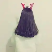 这种发尾微弯是烫的吗梳起来马尾辫形状会好看吗不会乱翘吗
