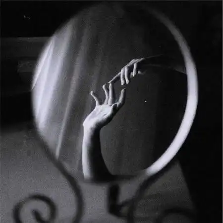 背景图那种想放弃又还爱着的滋味真折磨人
