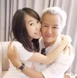 对着丈夫的暧昧对象喊姐妹,这对微商明星夫妇越来越魔幻了...
